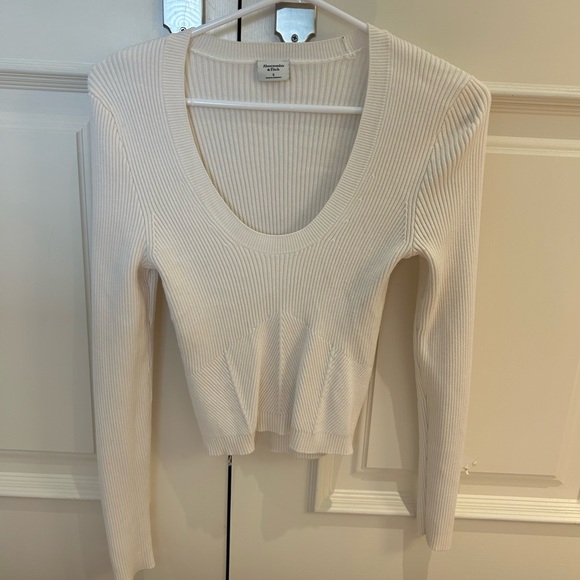 Abercrombie sweater top white/cream size small - Picture 1 of 4